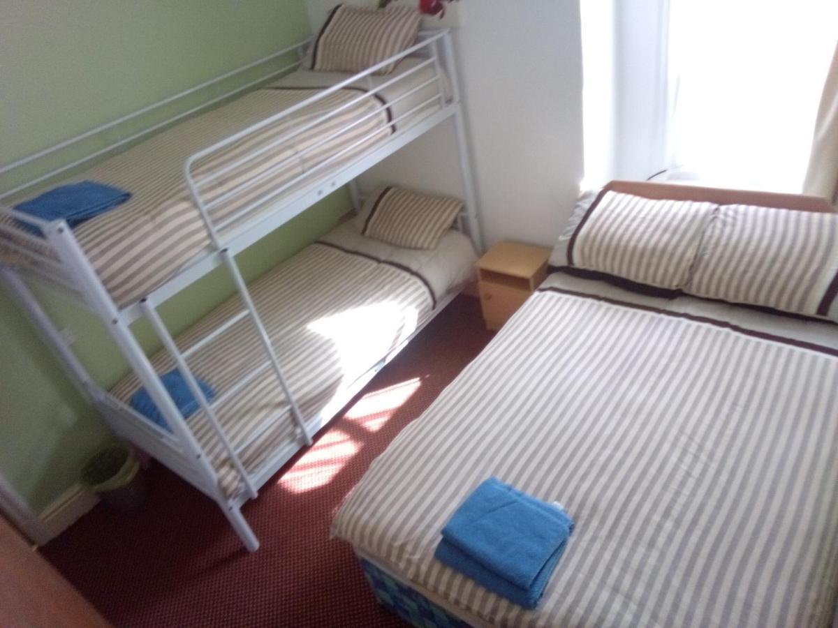 Family Room with Private Bathroom,1033359011:JPEG