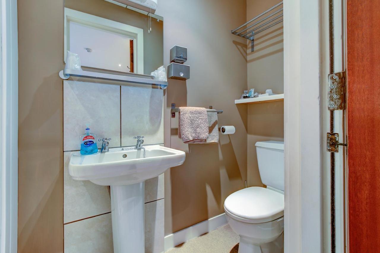 Twin Room Private Bathroom