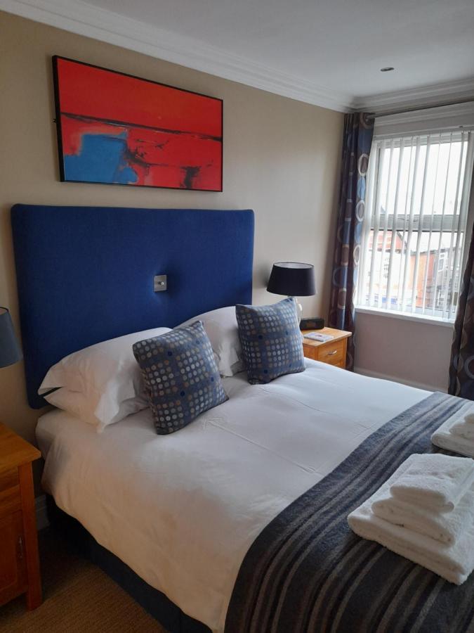 Deluxe Double Room Shower