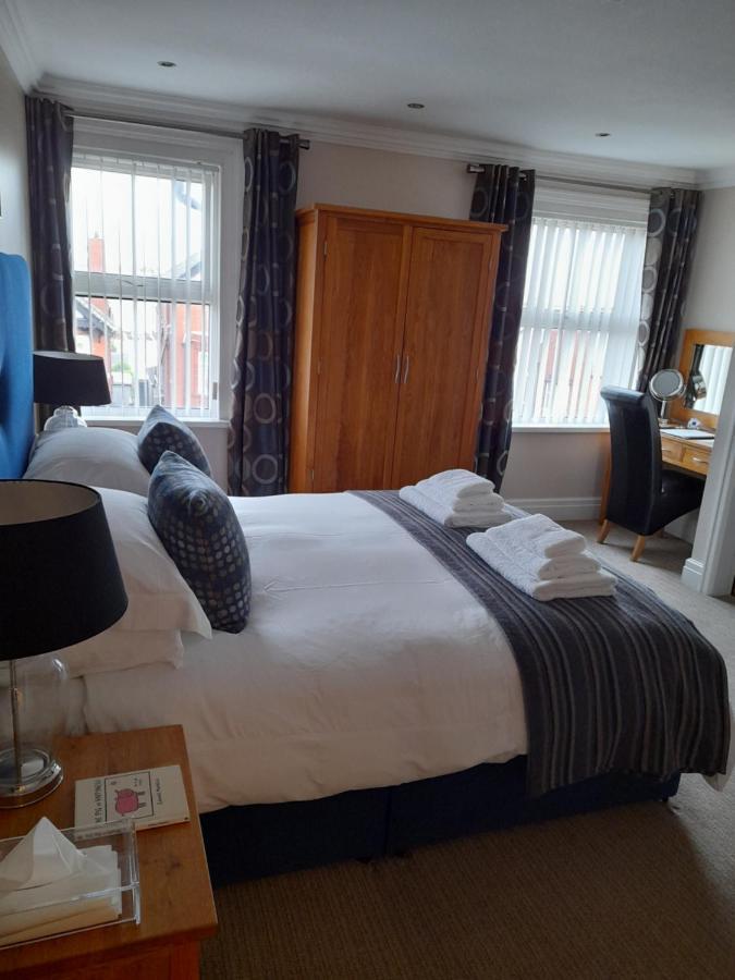Deluxe Double Room Shower