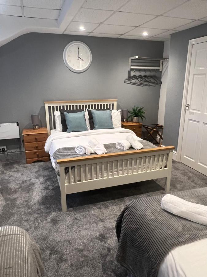 1 double 2 single beds,1199305162:JPEG