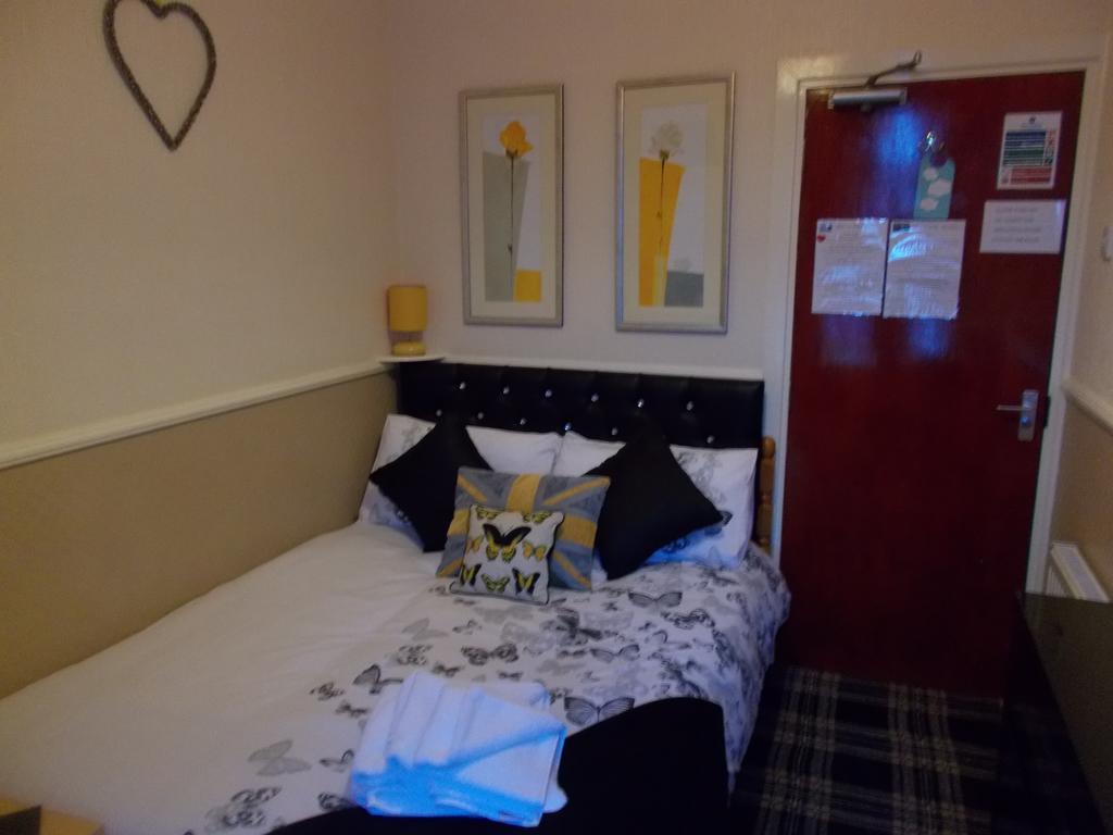 Small Double Room Part Ensuite