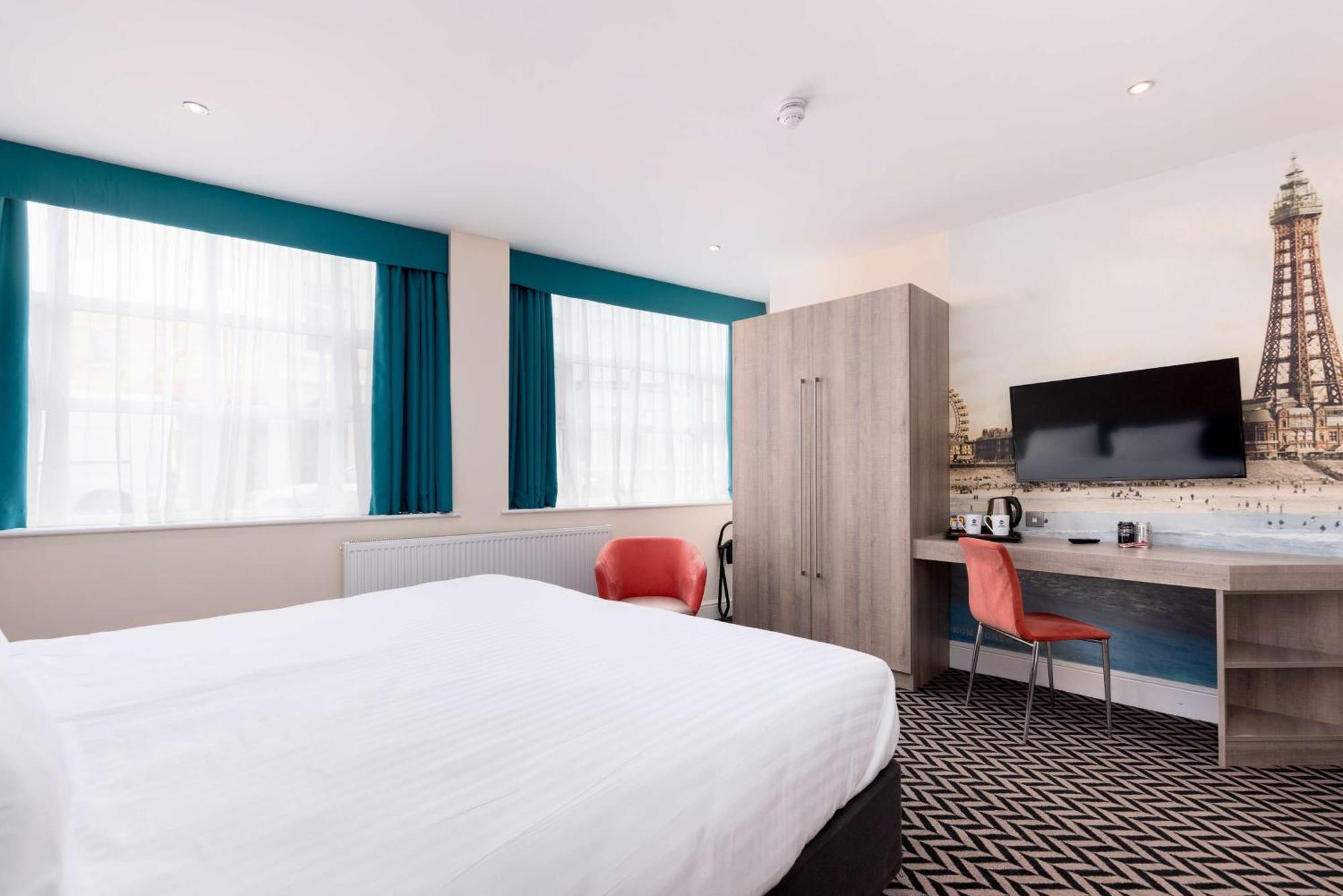 Superior King Room Mobility Accessible