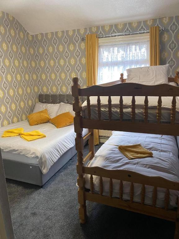 Quadruple Room with Private Bathroom