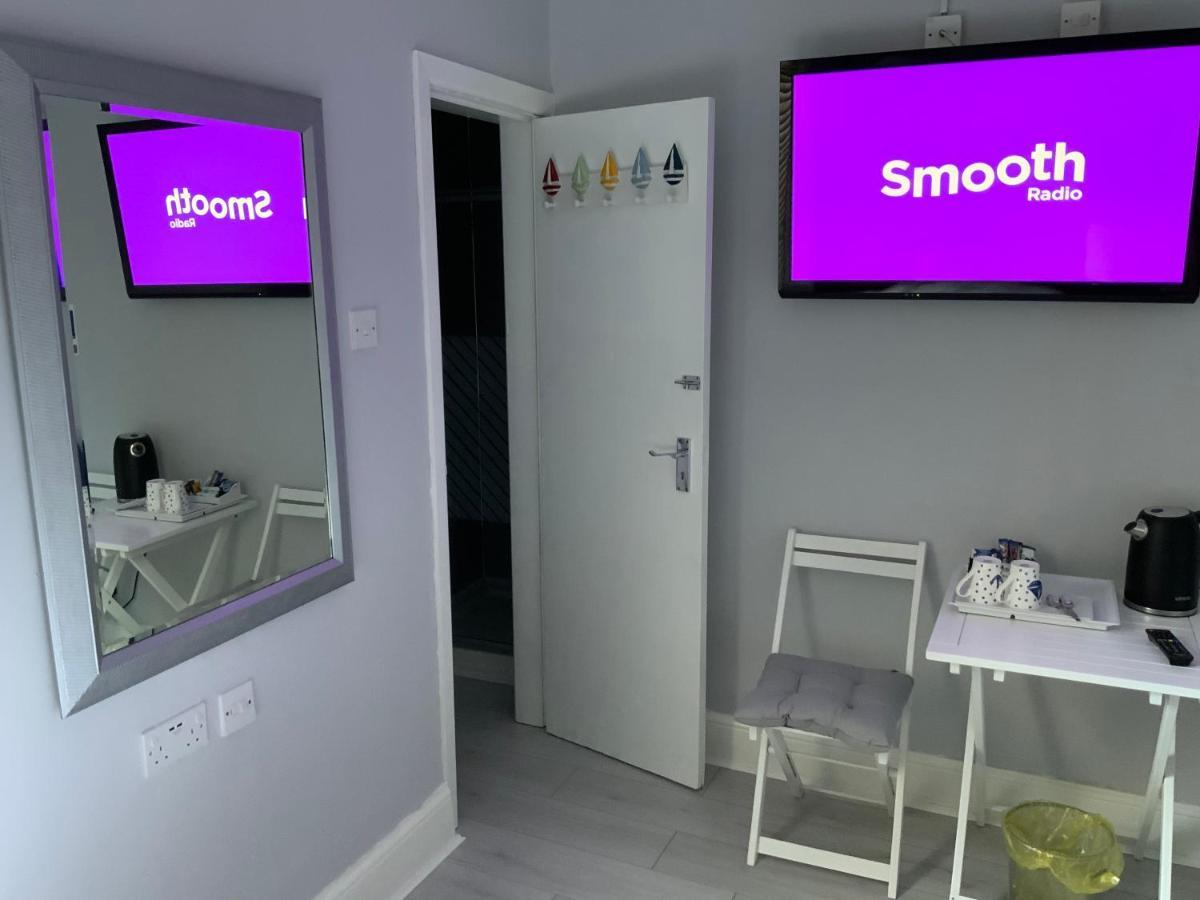 Double or Twin Room Private Bathroom