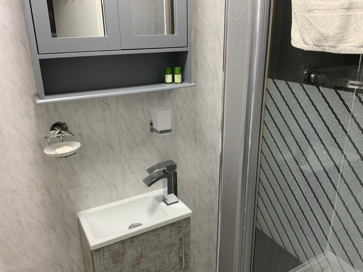 Double or Twin Room Private Bathroom