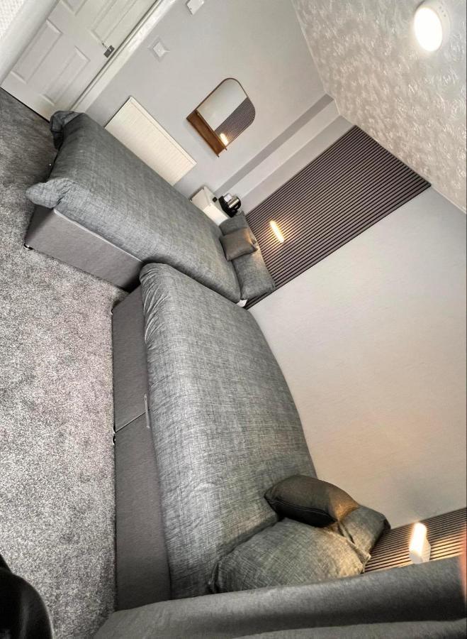 Family Room (2 Adults + 2 Children)