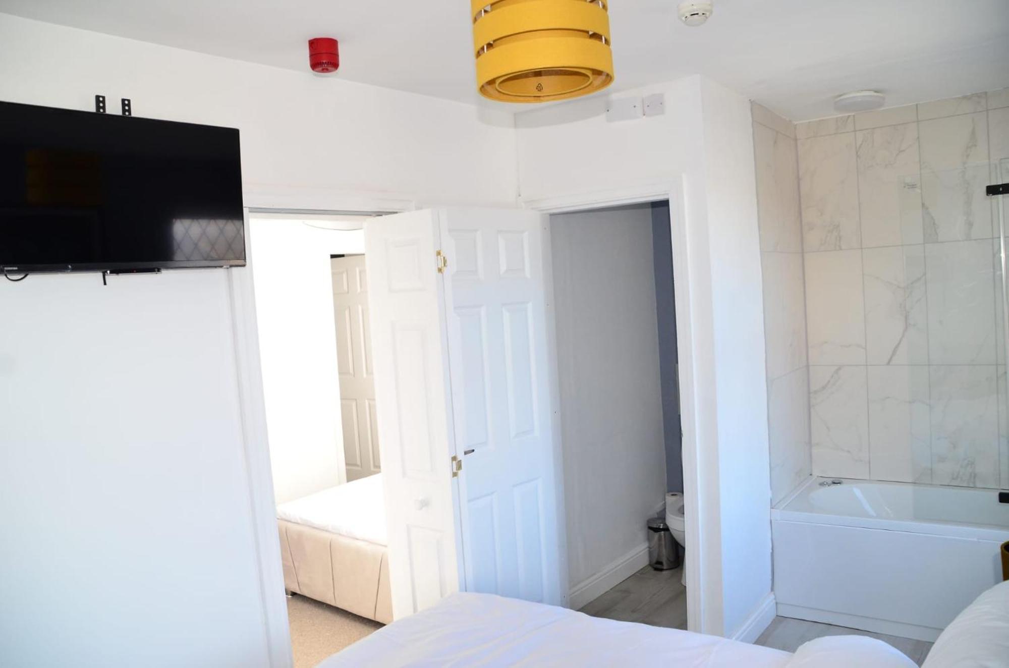Deluxe Suite Spa Bath