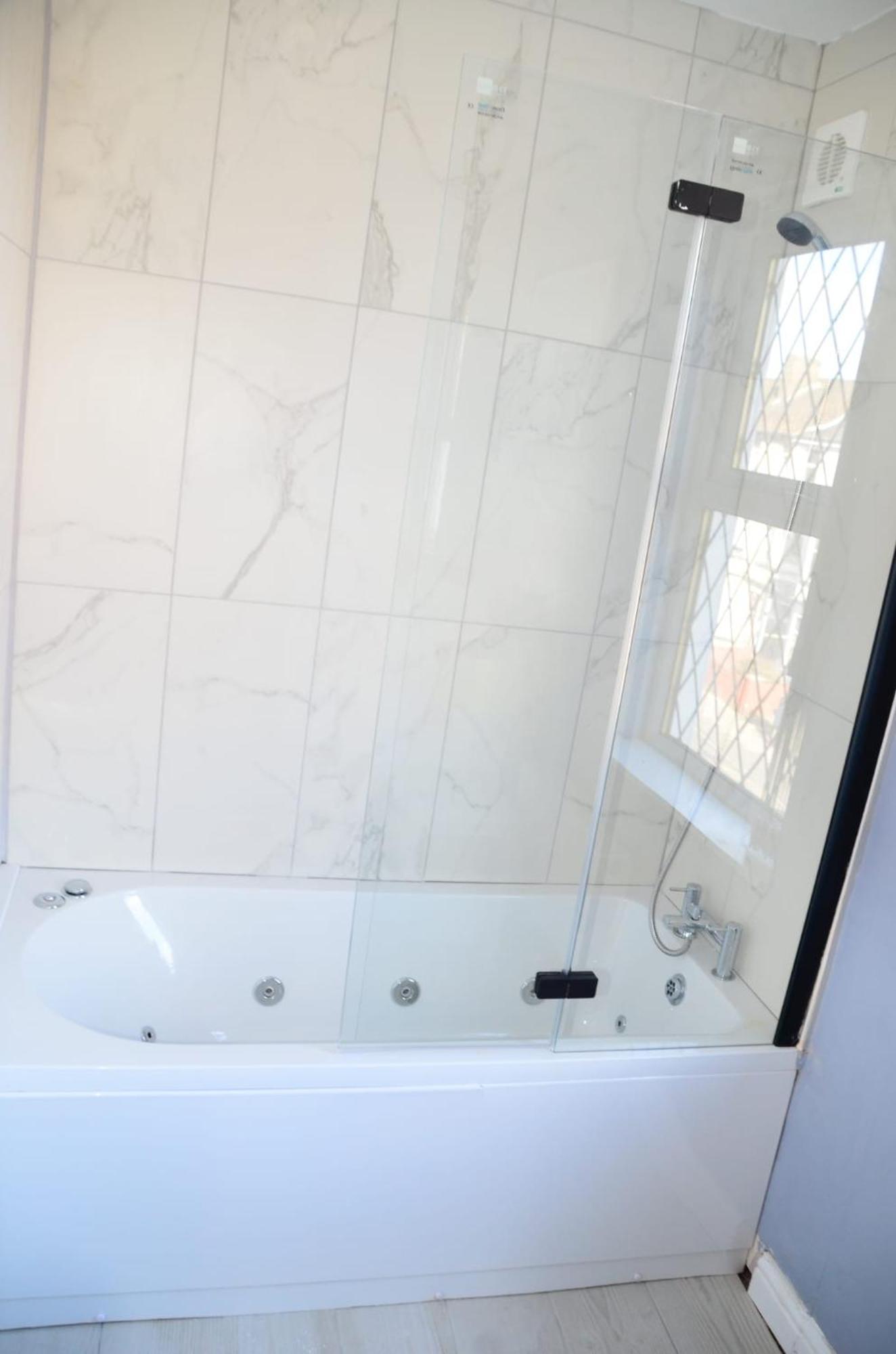 Deluxe Suite Spa Bath