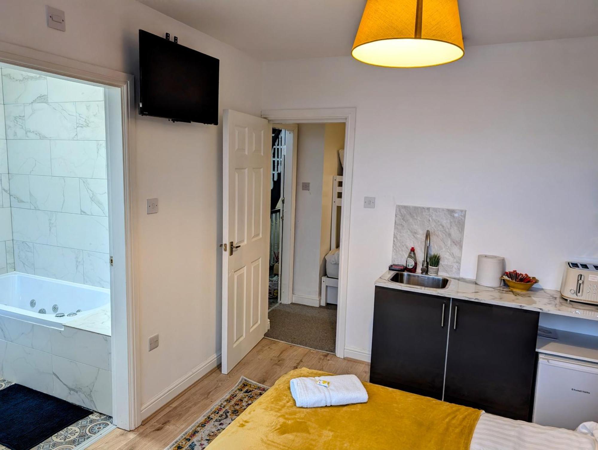 Deluxe Suite Spa Bath