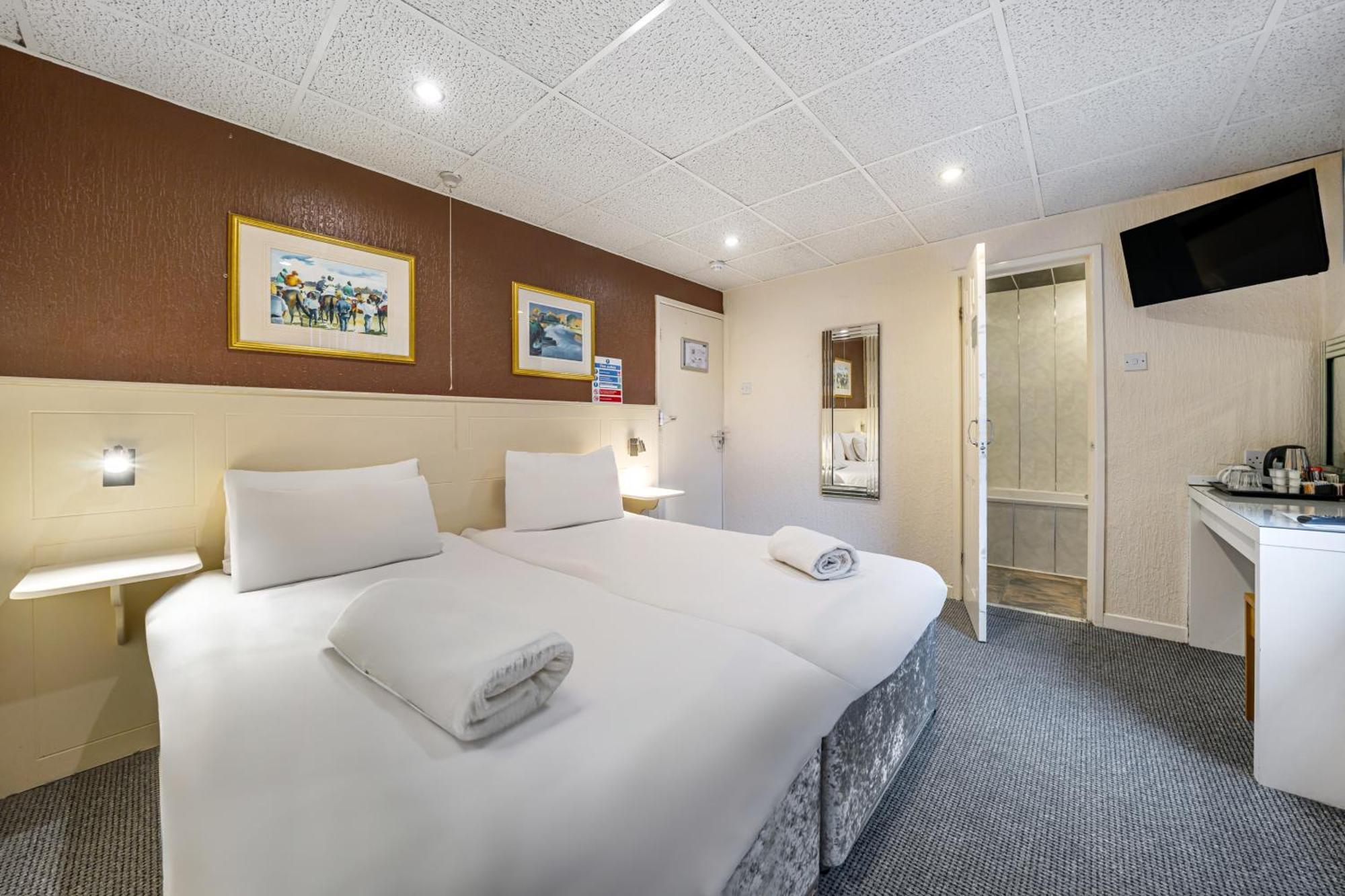 Standard Twin Room