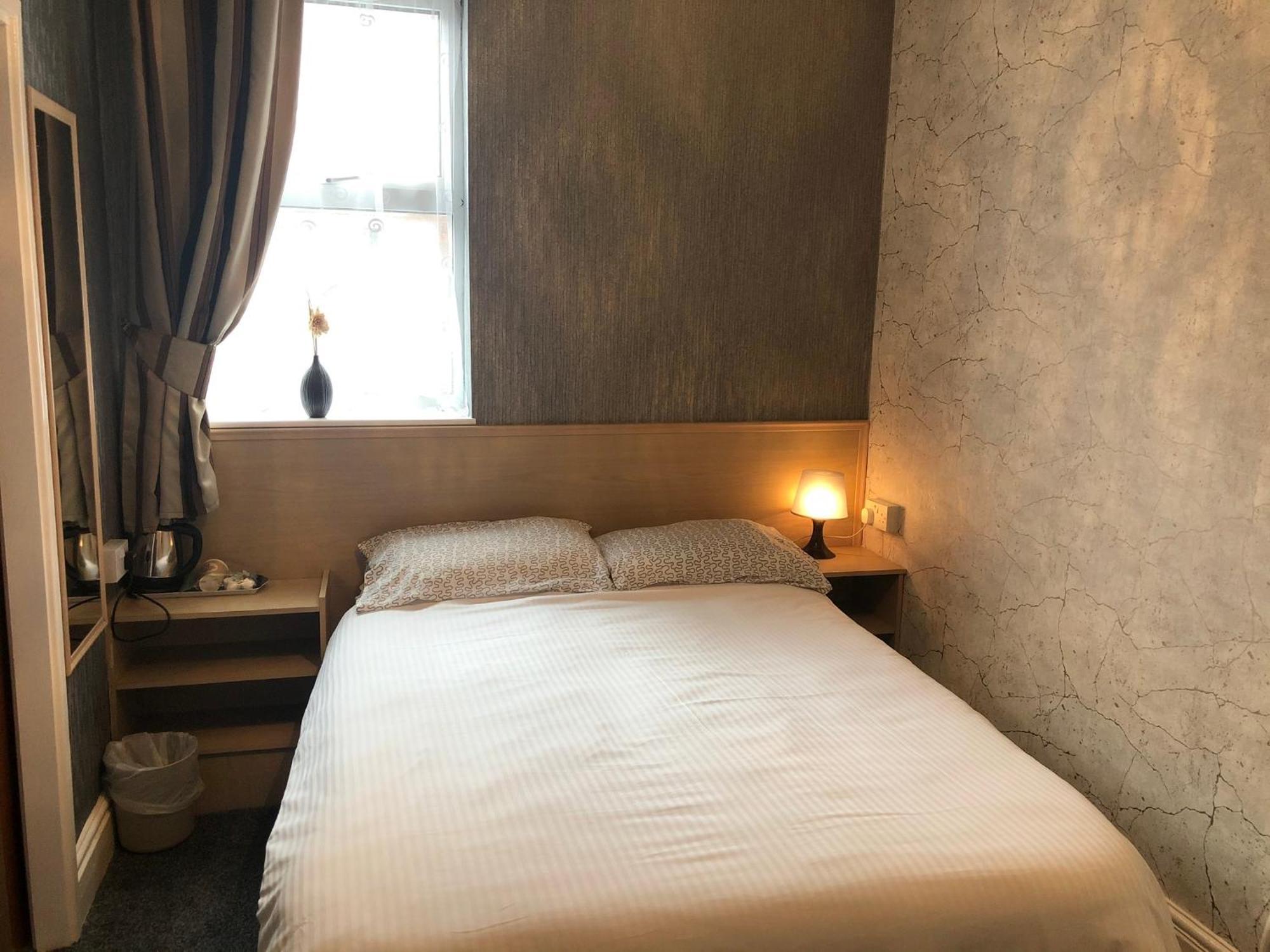Double Room Private Bathroom
