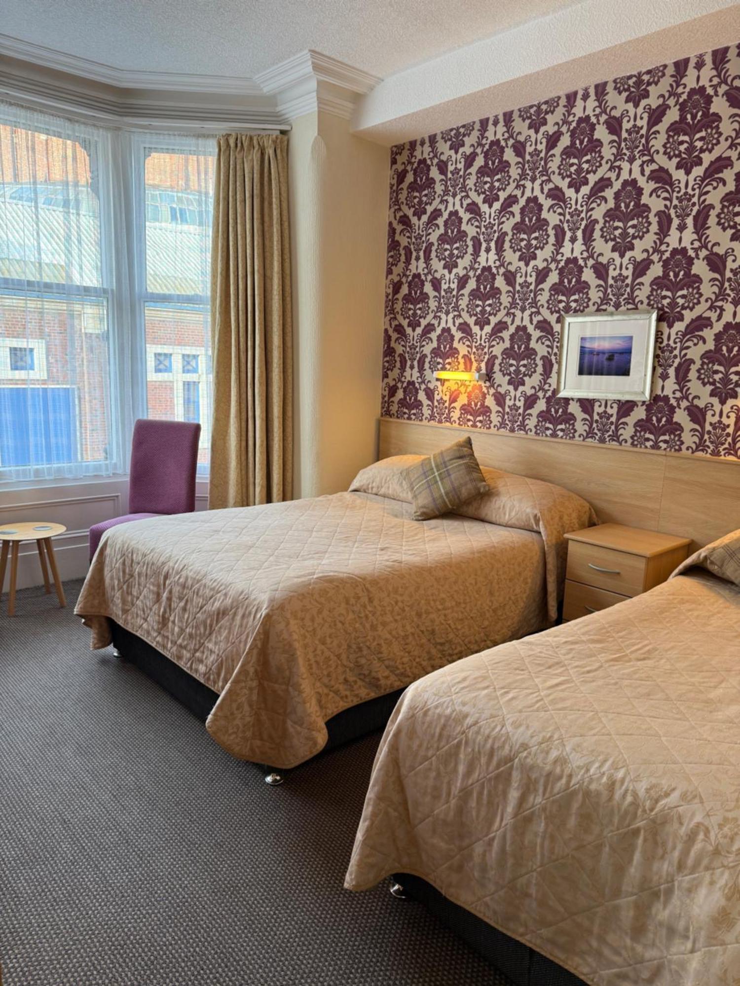 Triple Room,1659444309:JPEG
