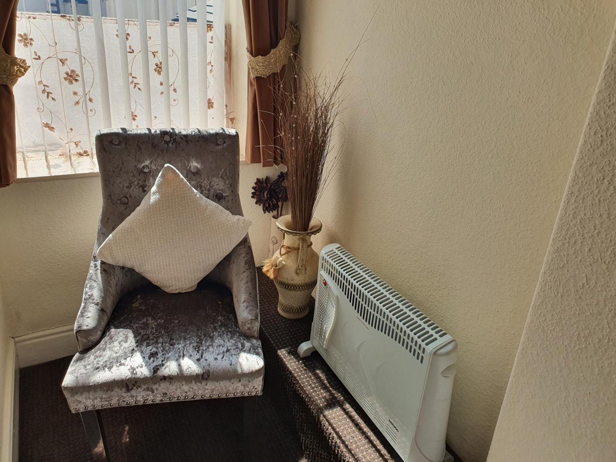 Twin Room,1660427806:JPEG