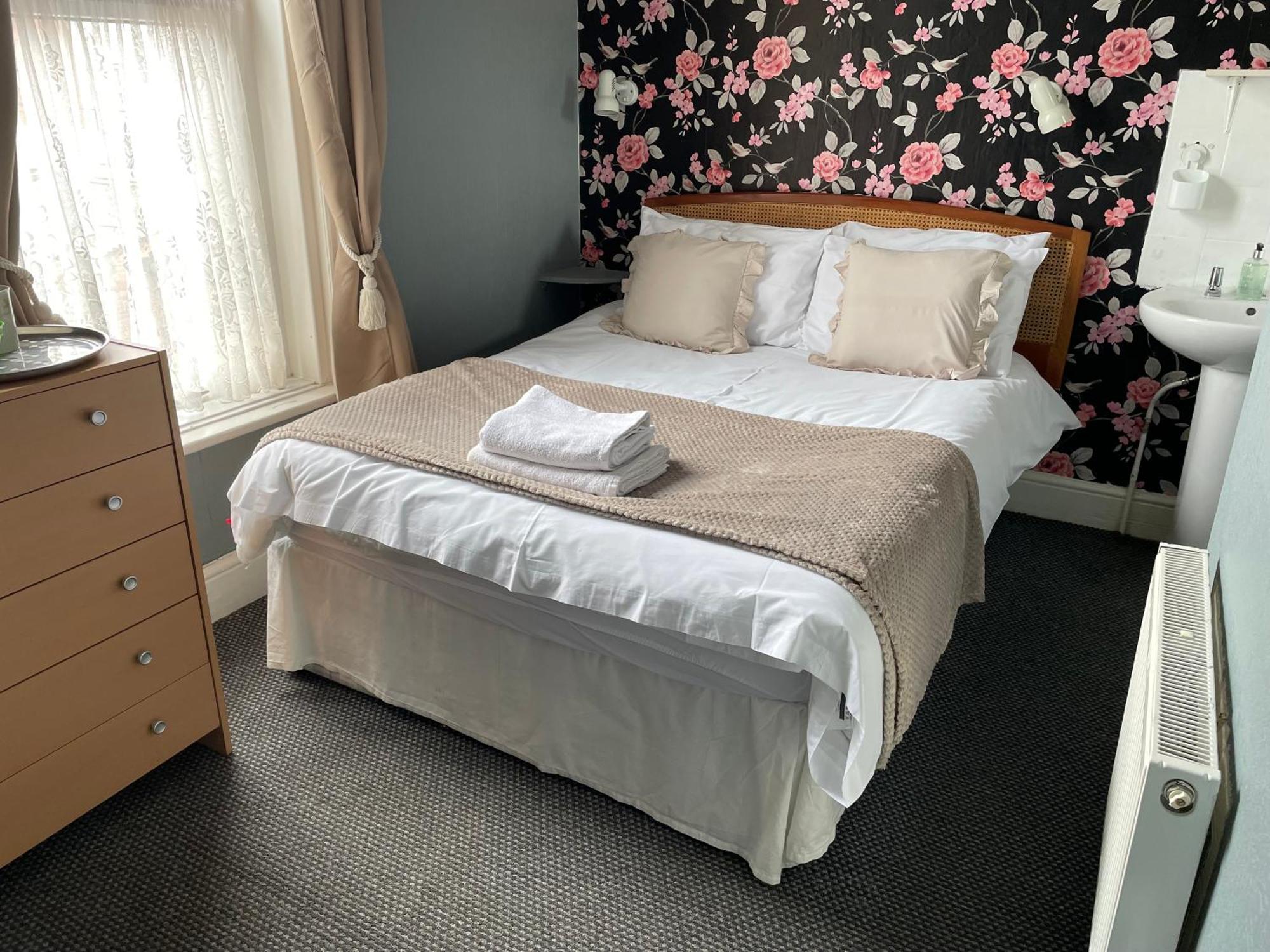 Double Room with Shared Bathroom,1684967904:JPEG