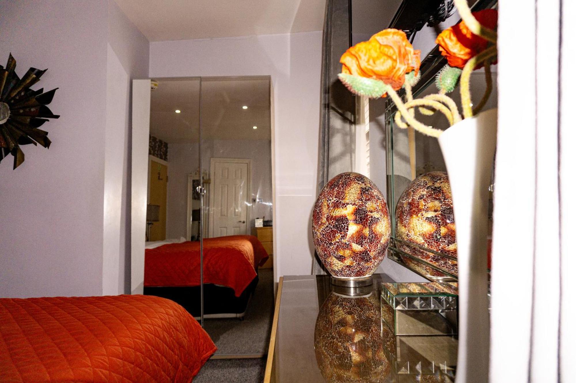 Double or Twin Room Private Bathroom
