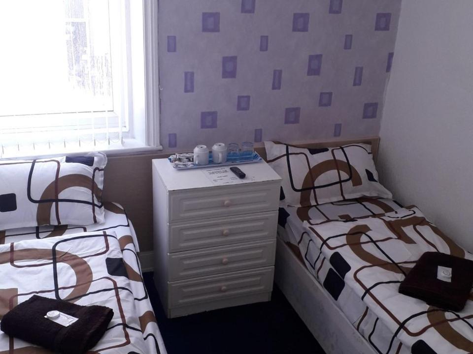 Twin Room,1765865637:JPEG