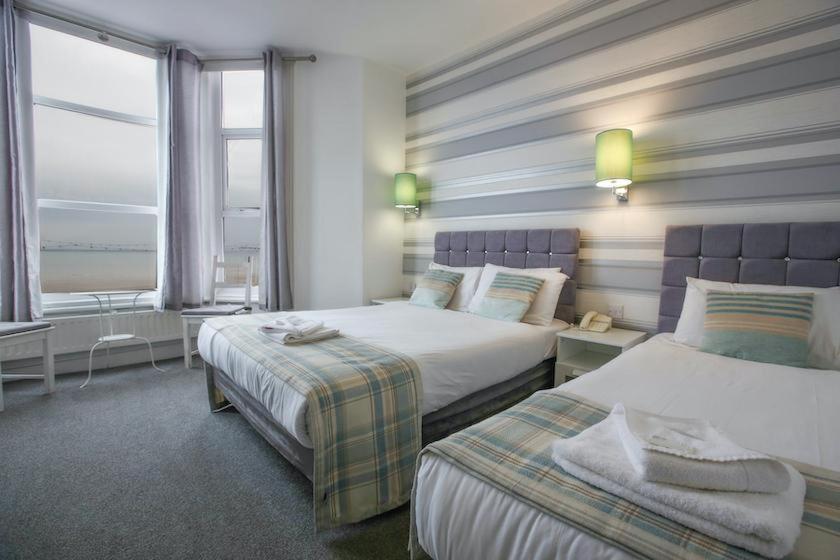 Triple Room with Sea View (2 Adults + 1 Child)