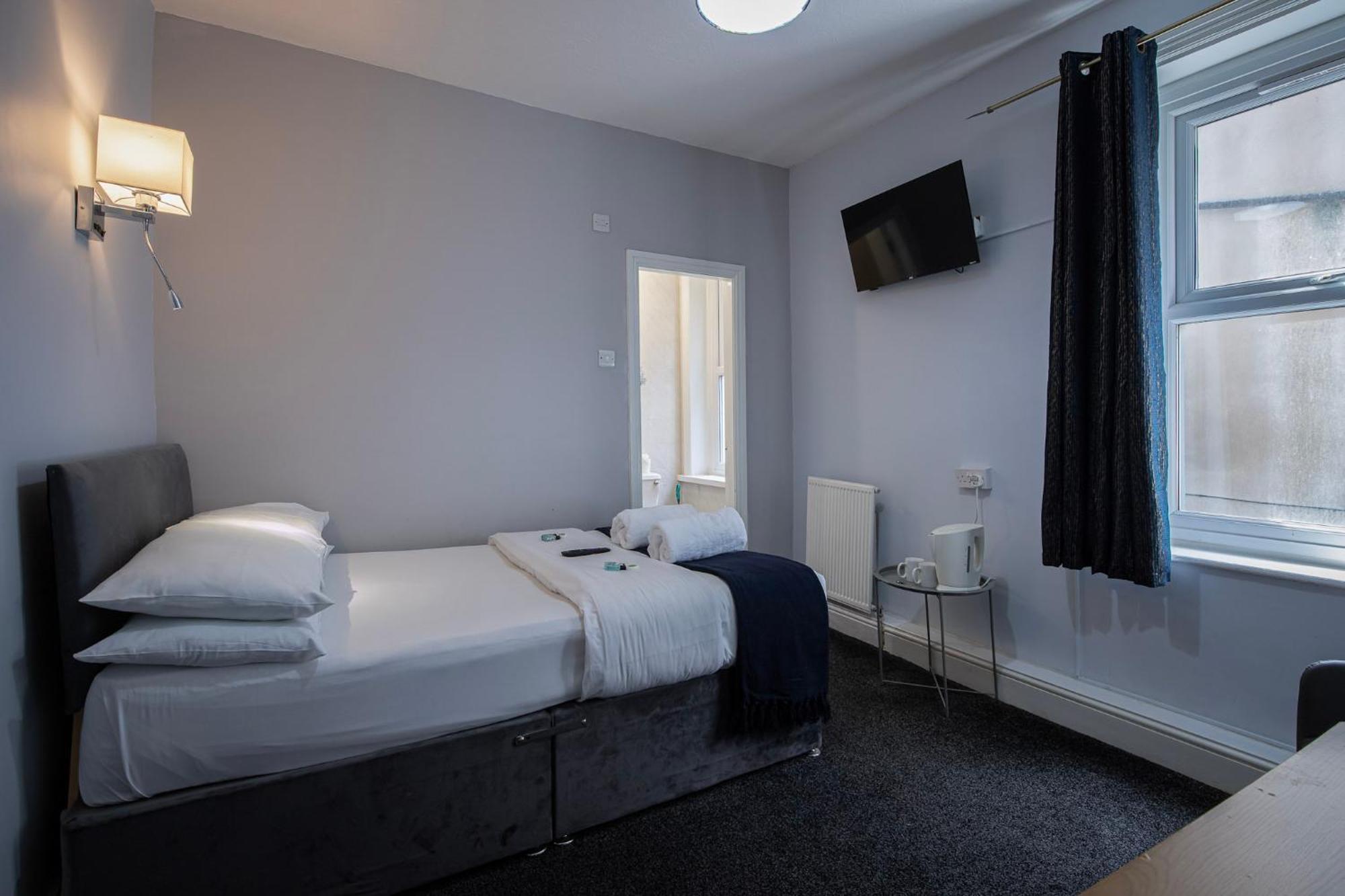 Double Room Private Bathroom