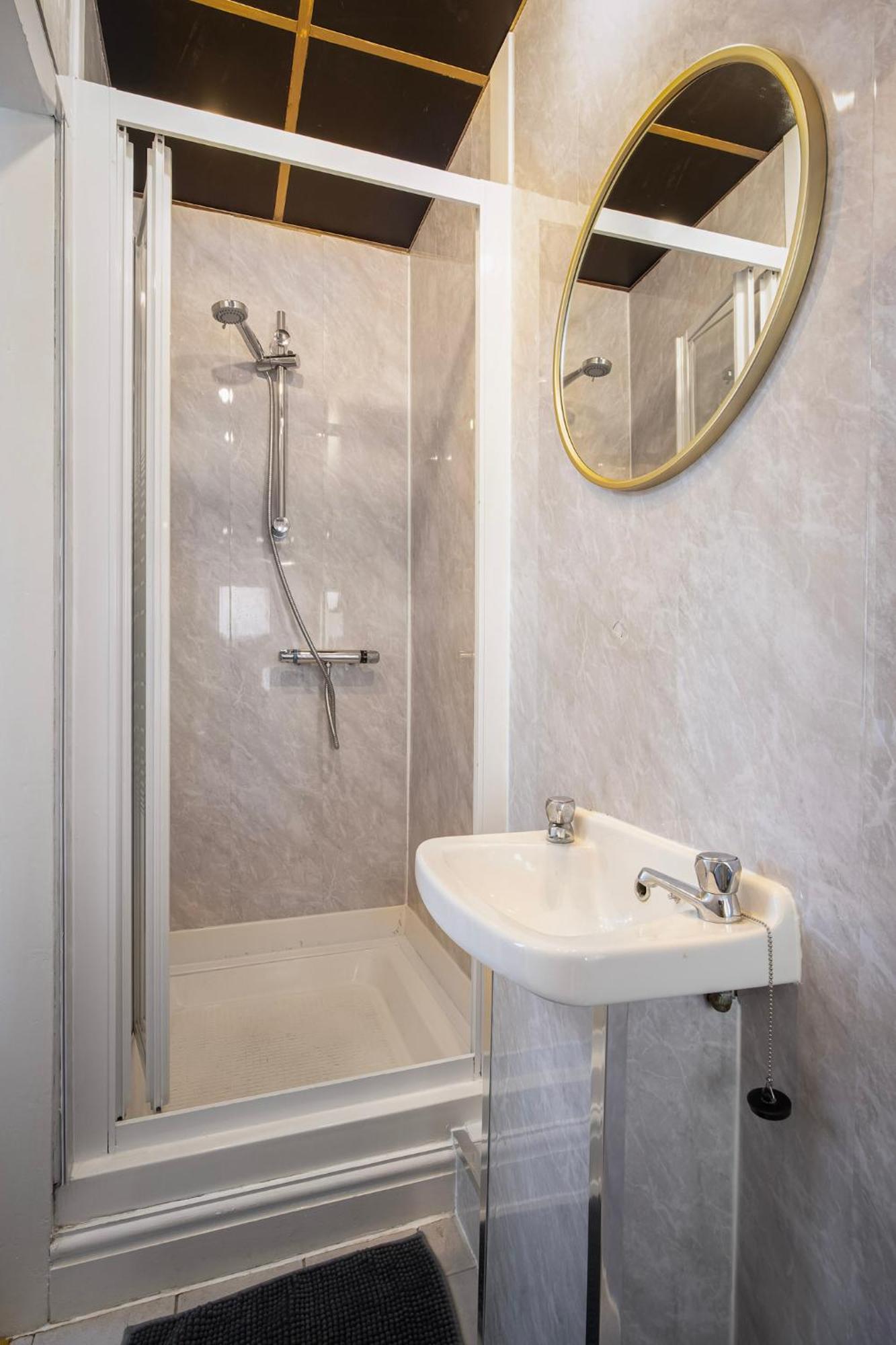 Double Room Private Bathroom