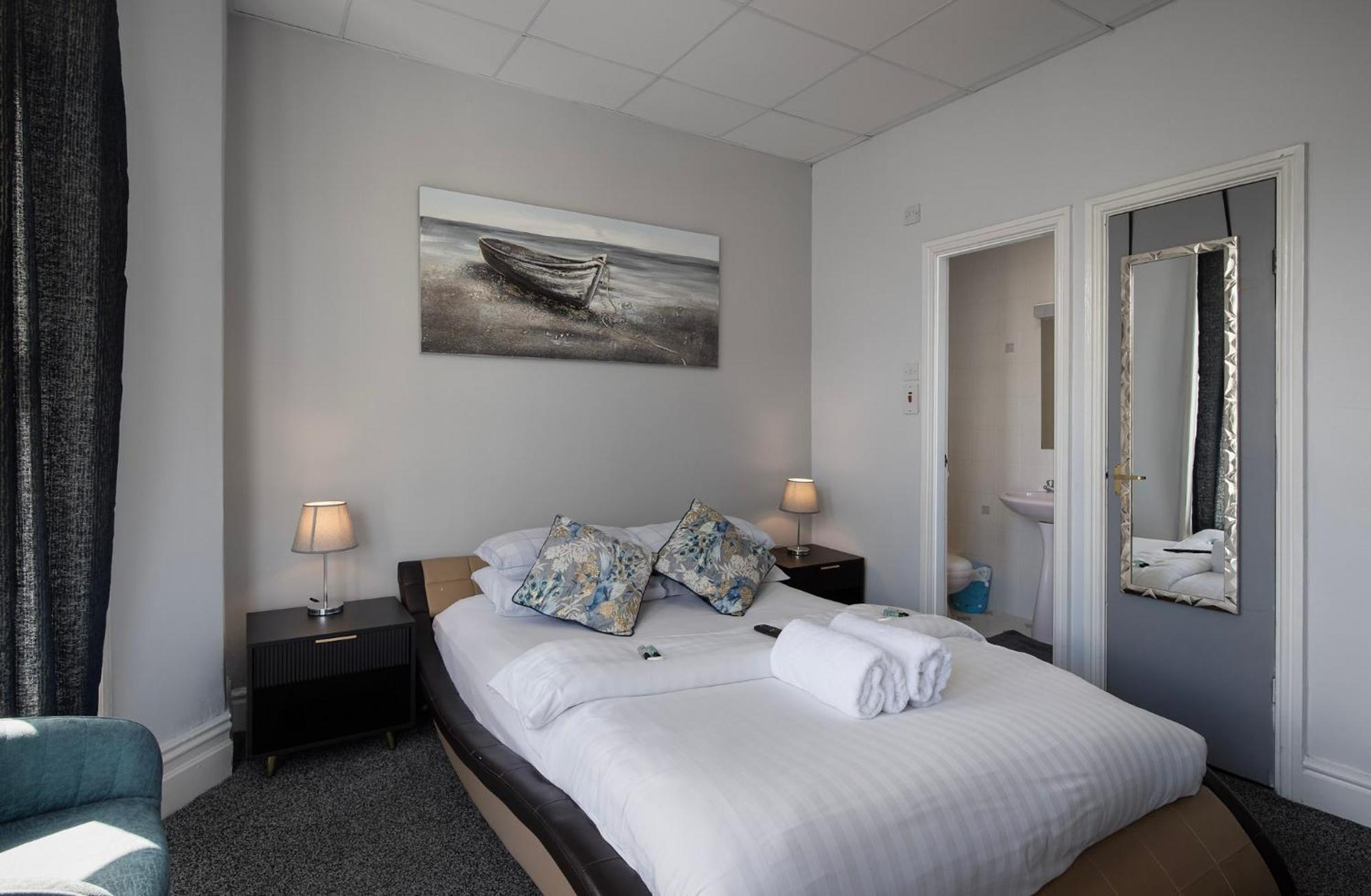 Double Room Private Bathroom
