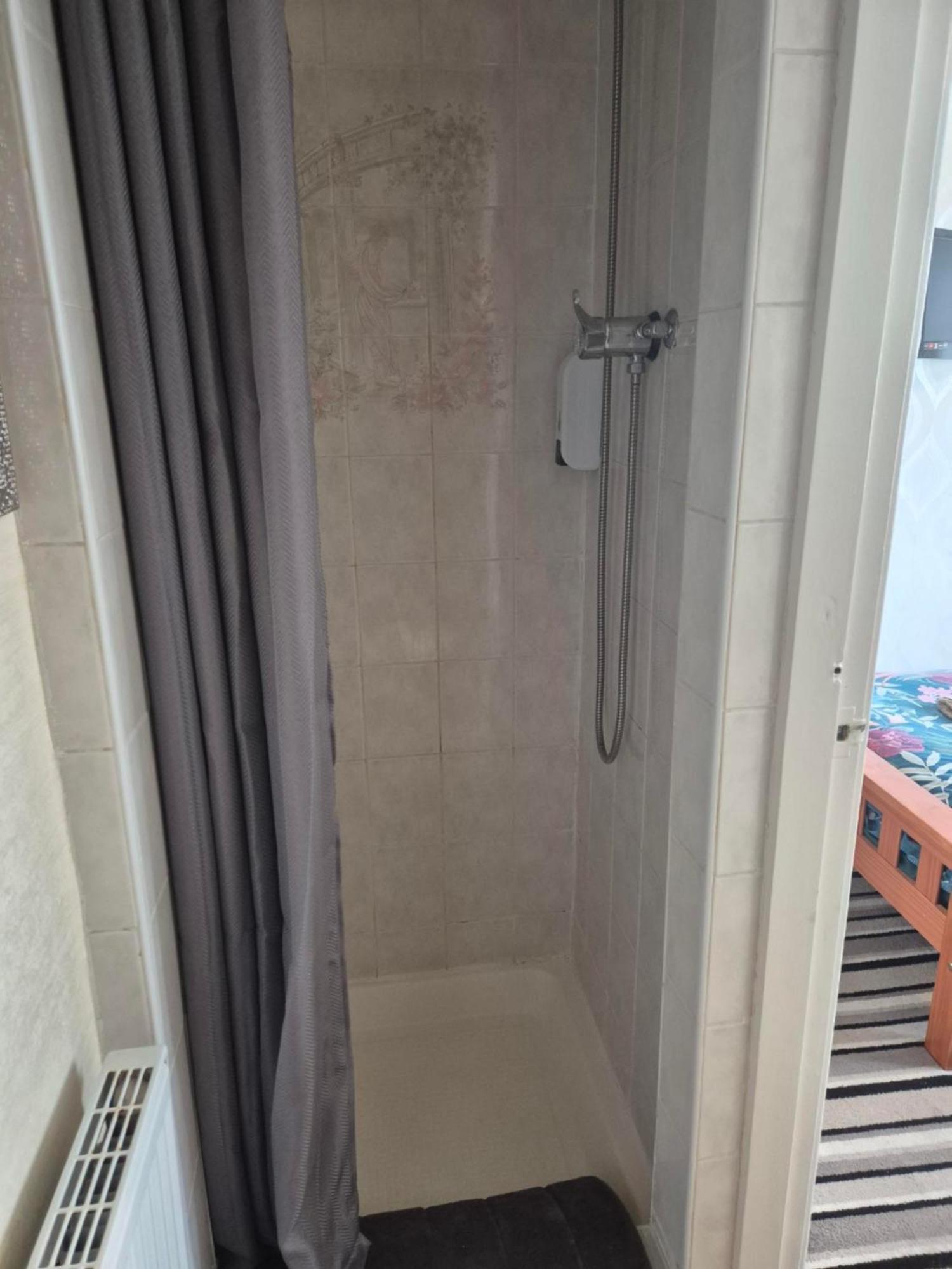 Twin Room Shower