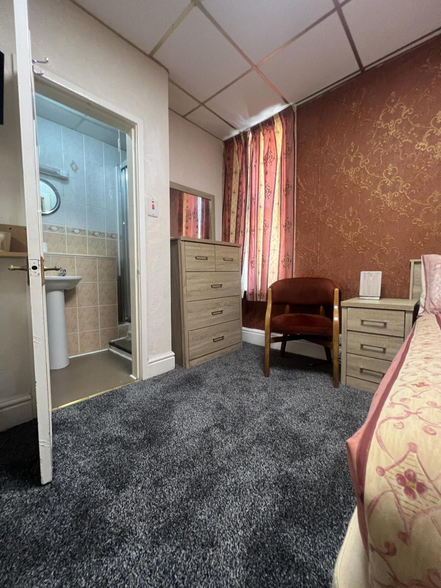 Double Room Private Bathroom