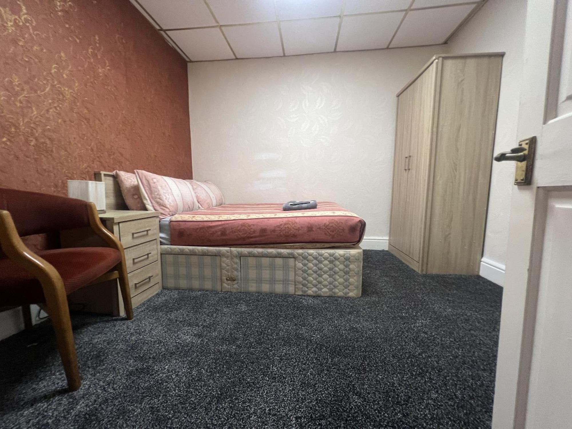 Double Room Private Bathroom