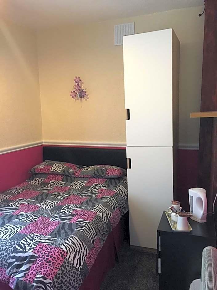 Double Room Private Bathroom
