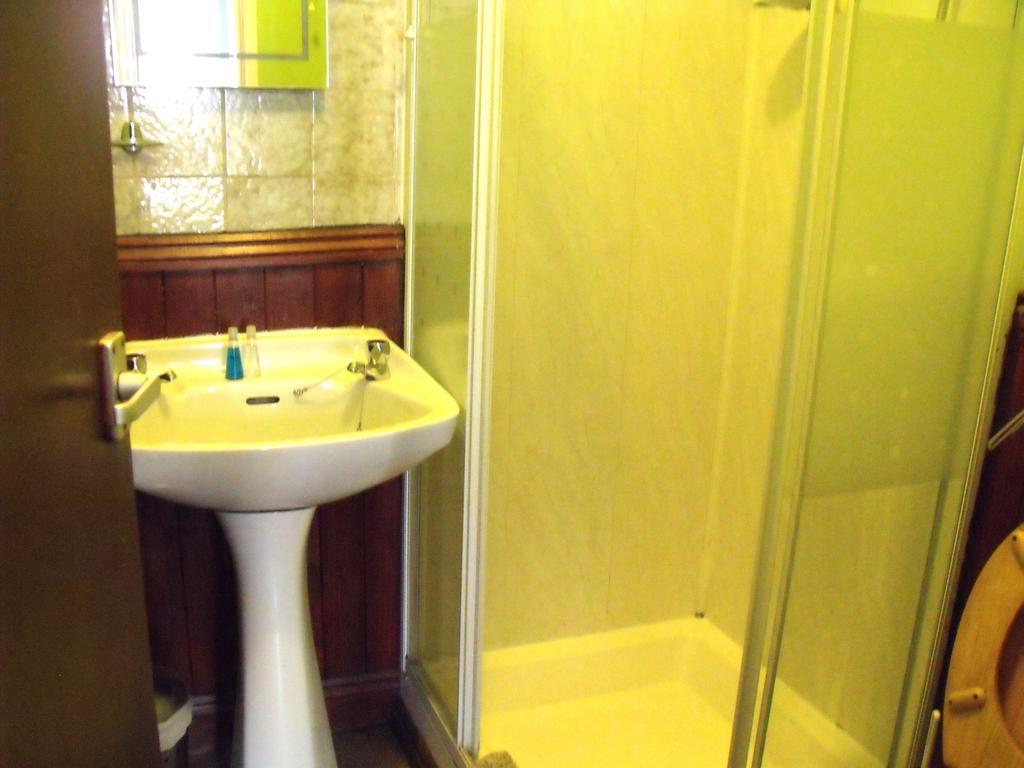 Double Room Shower,204681391:JPEG