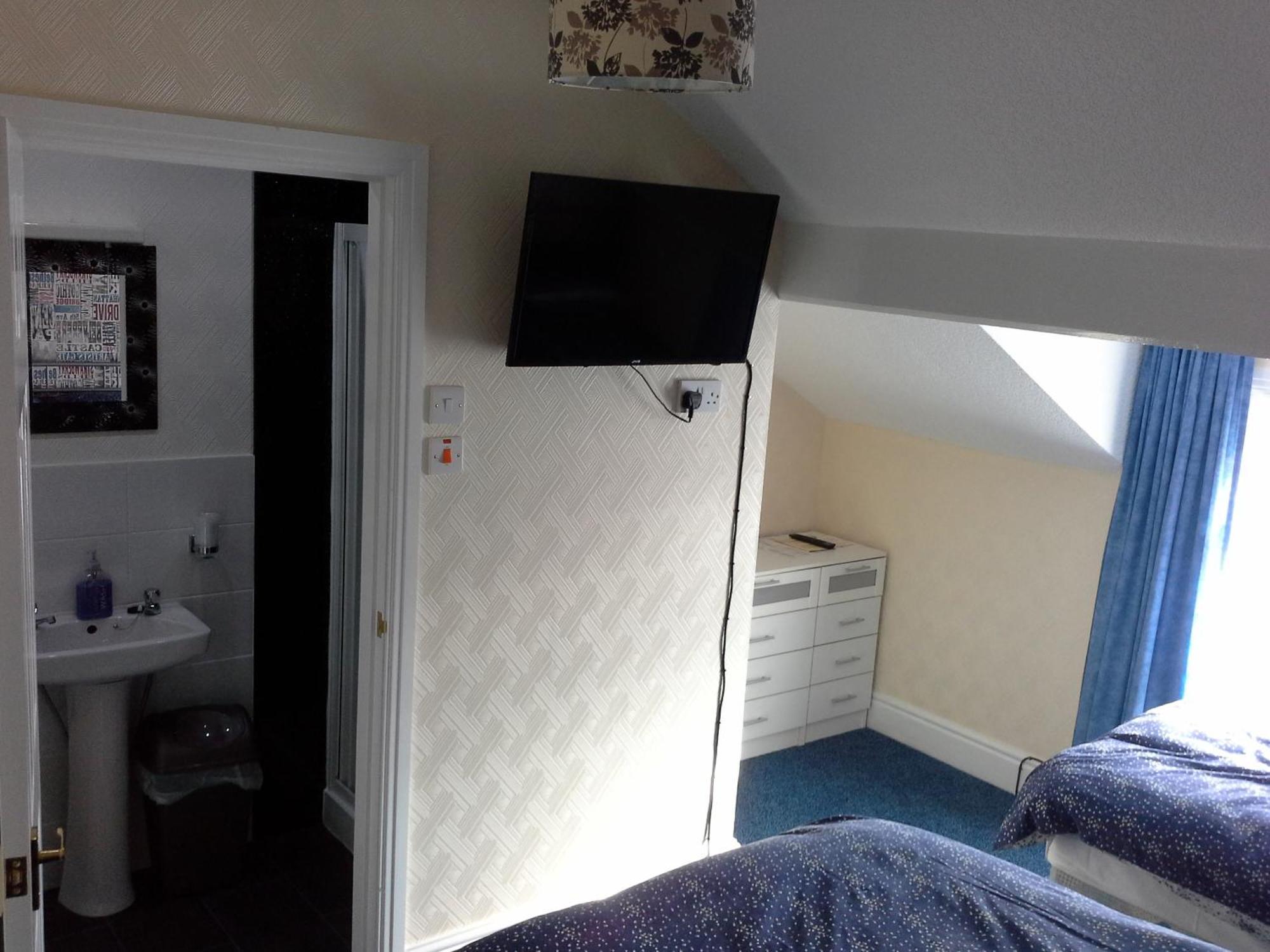Triple Room Shower