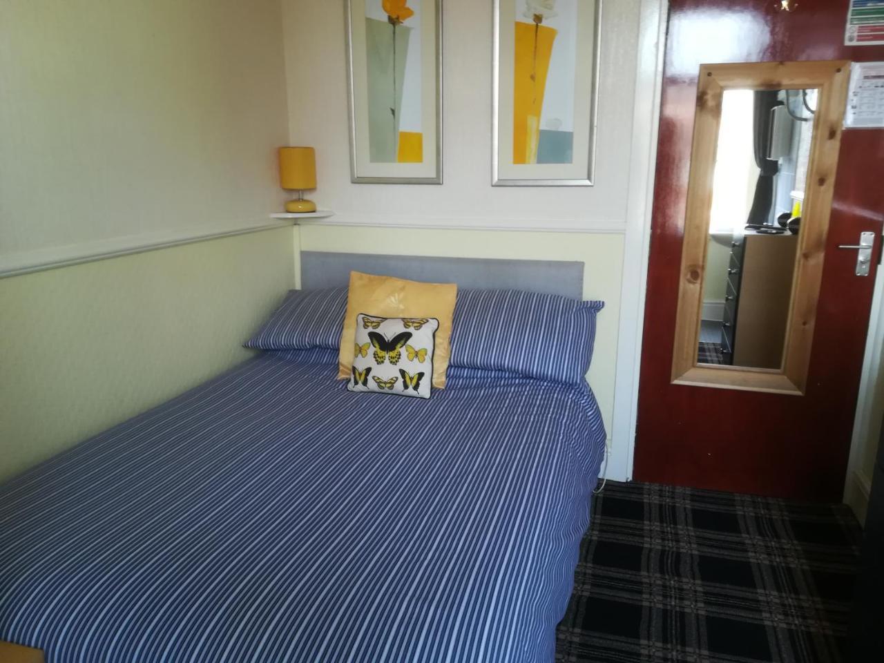 Small Double Room Part Ensuite