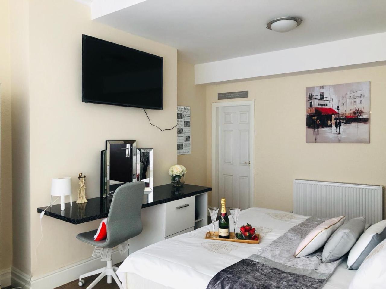 Deluxe Queen Room