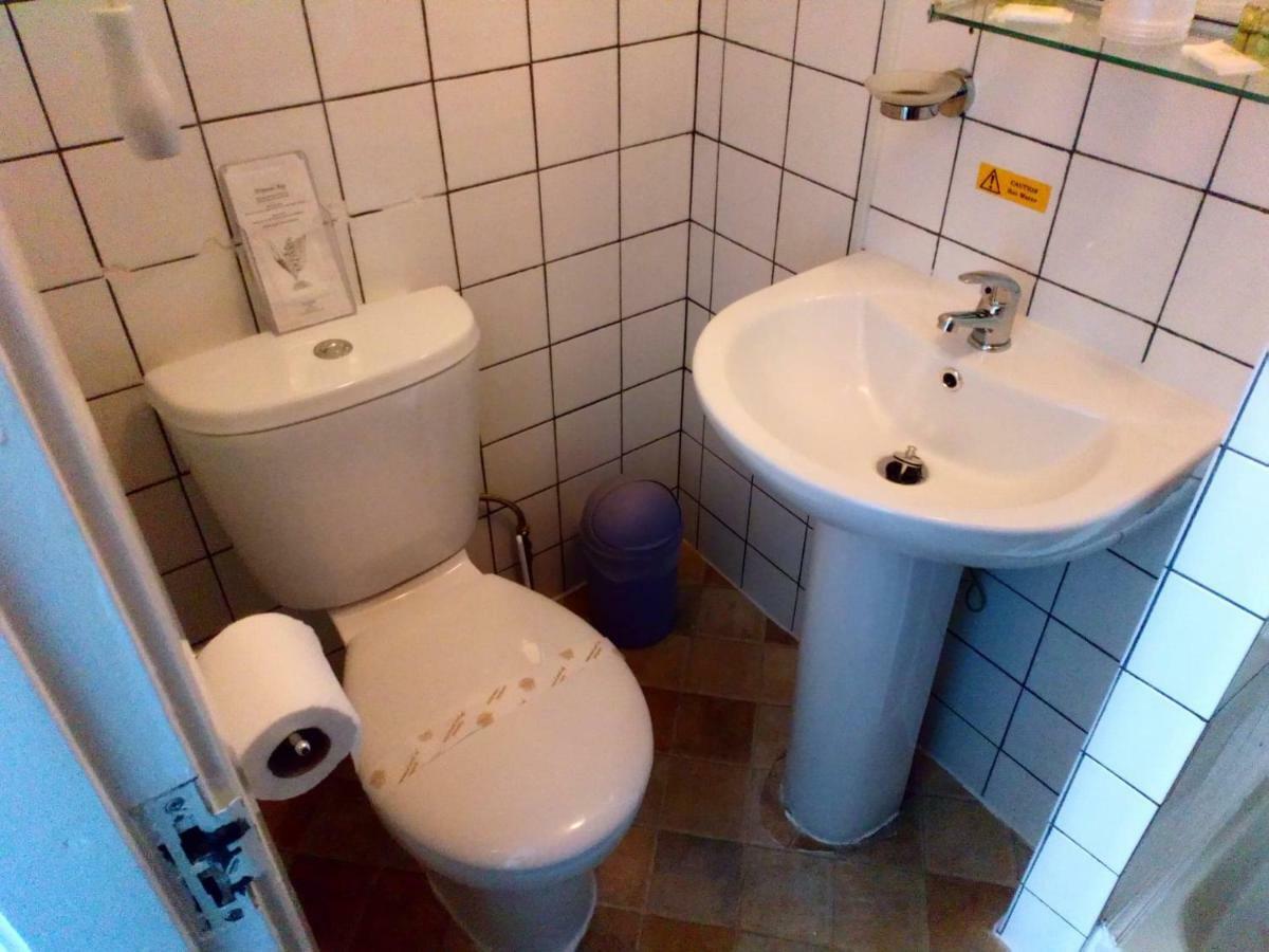 Twin Room Shower,1110068673:JPEG