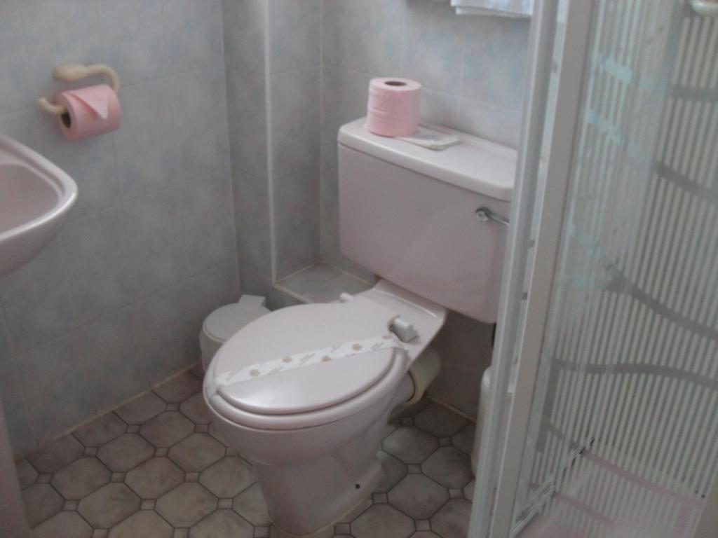 Family Room (2 Adults + 1 Child),33373006:JPEG