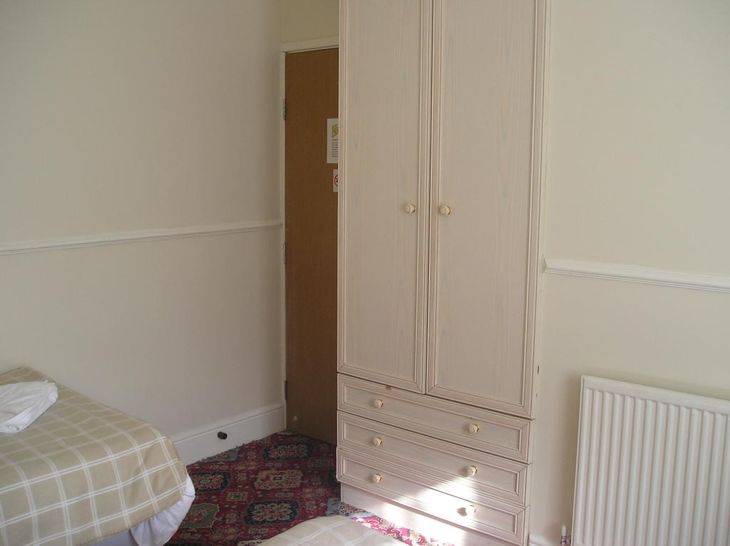 Family Room (2 Adults + 2 Children)