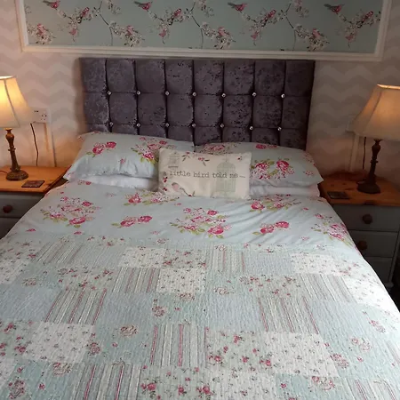 Heatherlea Guest Rooms Singles Only-3