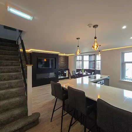 Dysa Bond Apartments-2