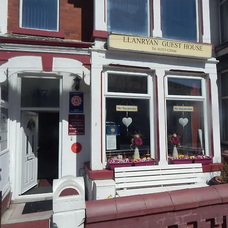 Llanryan Guest House-3
