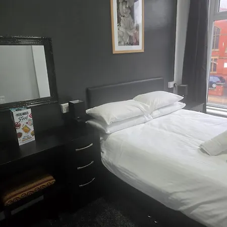 Peek-A-Booze - Budget Hotel - Adults Only-2