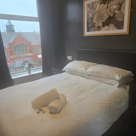 Peek-A-Booze - Budget Hotel - Adults Only-3