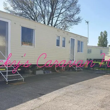 Becky'S Caravan At Marton Mere-2