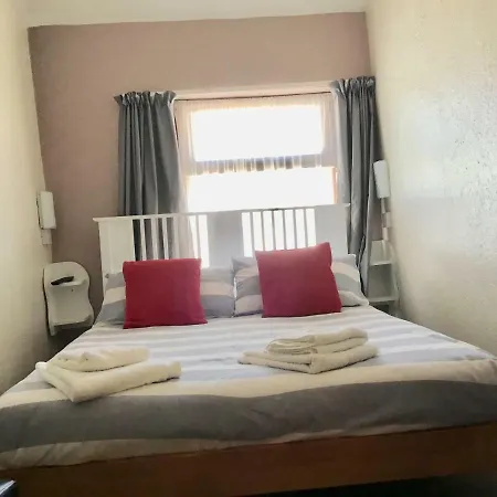 Kirkstall Guest House-2