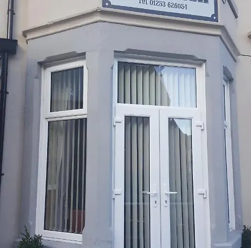 Ponderosa B&B With Free Onsite Parking And Breakfast Included Blackpool