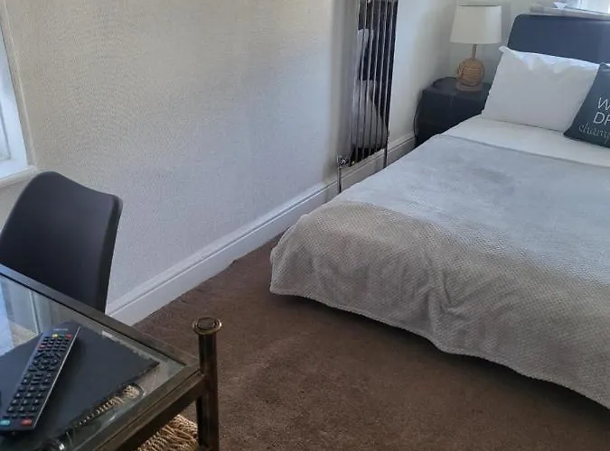 140 Bond - Holiday Home Blackpool