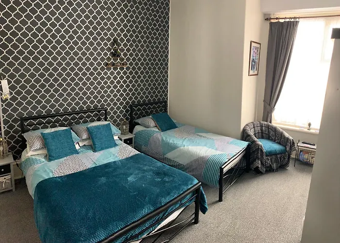 Hornby Villa B&B Couples & Families Only- Quiet Central Location- Near To Winter Gardens Blackpool