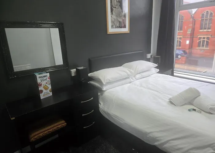 Blackpool HotelsPeek-A-Booze - Budget - Adults Only