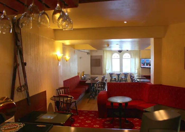 The Colwyn Hotel - Near Pleasure Beach Blackpool